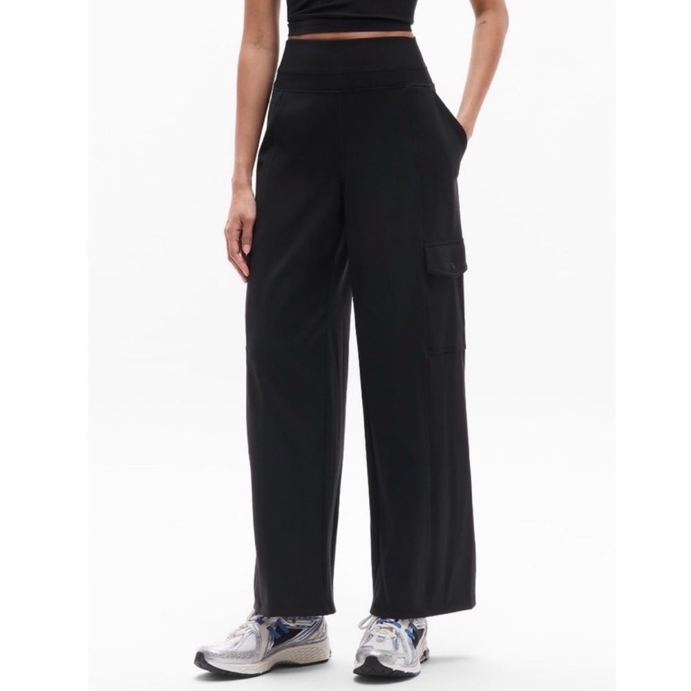 Athleta Venice Wide Leg Cargo Pant Black | Size Medium | High Rise